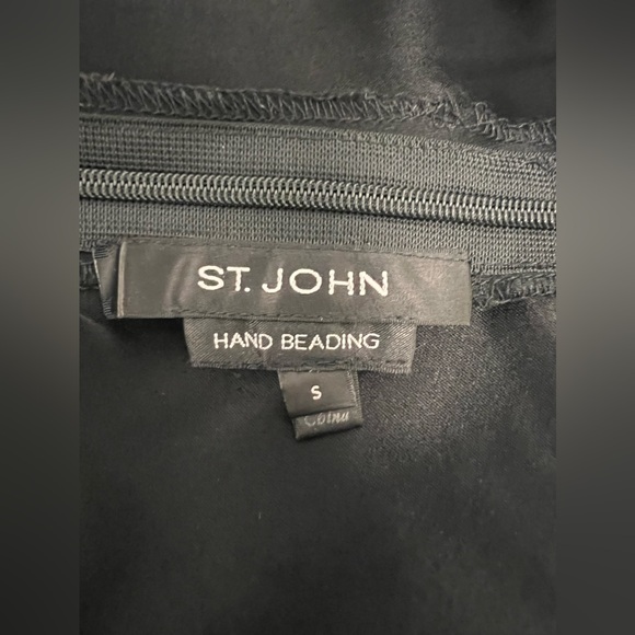 St. John Satin Hand Beaded With Black & White Feathers Top Size S - Picture 8 of 10